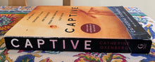 Load image into Gallery viewer, Captive: A Mother's Crusade to Save her Daughter from the Terrifying Cult NXIVM