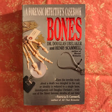 Load image into Gallery viewer, Bones: A Forensic Detective's Casebook