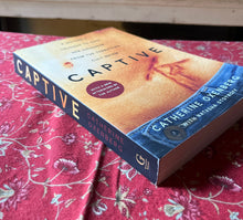 Load image into Gallery viewer, Captive: A Mother's Crusade to Save her Daughter from the Terrifying Cult NXIVM