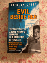 Load image into Gallery viewer, Evil Beside Her: The True Story of a Texas Woman's Marriage to a Dangerous Psychopath