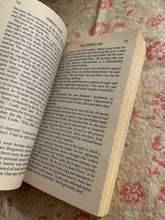 Load image into Gallery viewer, Evil Beside Her: The True Story of a Texas Woman's Marriage to a Dangerous Psychopath