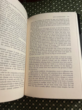 Load image into Gallery viewer, Bones: A Forensic Detective's Casebook