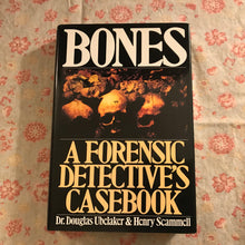 Load image into Gallery viewer, Bones: A Forensic Detective's Casebook
