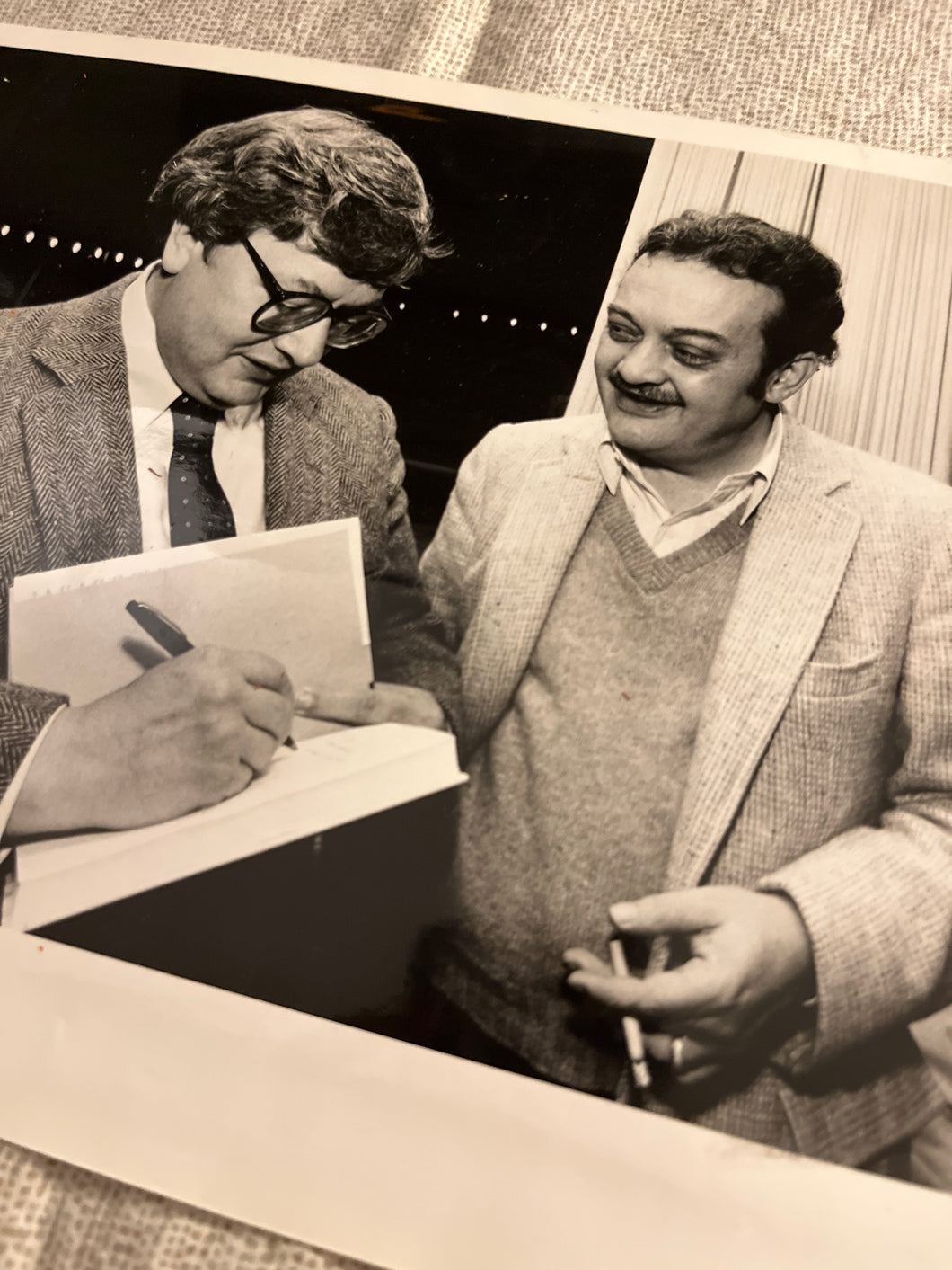 Roger Ebert and Jay Robert Nash press photo